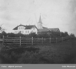 Østre Aker kirke og prestegård 1870-80